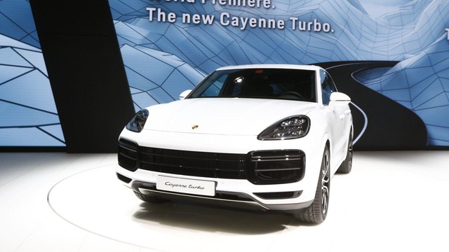 Chưa được bày bán, Porsche Cayenne Turbo 2018 đã lộ giá - Ảnh 1.