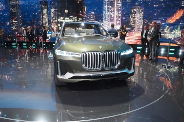 Mãn nhãn với vẻ đẹp ngoài đời thực của BMW X7 iPerformance - đối thủ tương lai dành cho Lexus LX - Ảnh 4.
