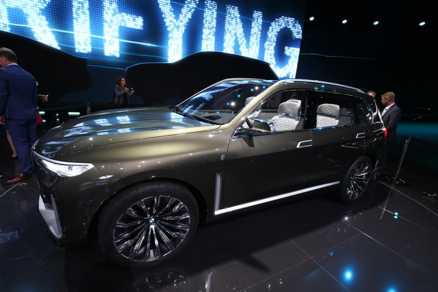 Mãn nhãn với vẻ đẹp ngoài đời thực của BMW X7 iPerformance - đối thủ tương lai dành cho Lexus LX - Ảnh 6.