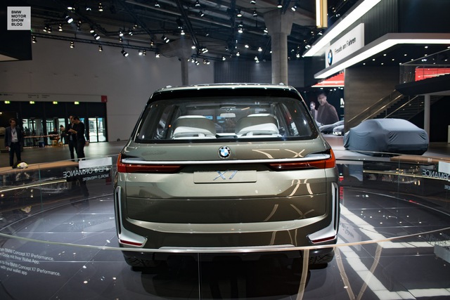 Mãn nhãn với vẻ đẹp ngoài đời thực của BMW X7 iPerformance - đối thủ tương lai dành cho Lexus LX - Ảnh 7.