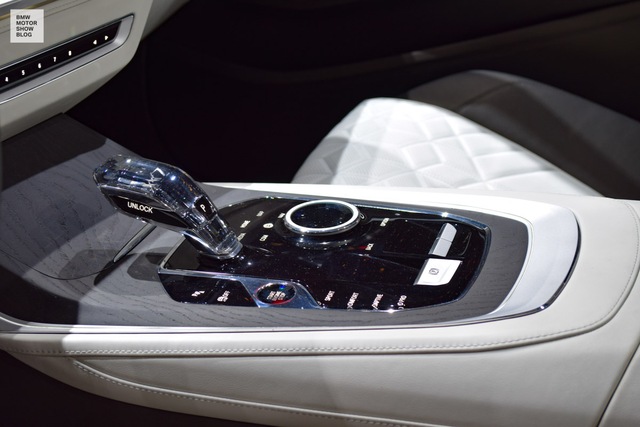 Mãn nhãn với vẻ đẹp ngoài đời thực của BMW X7 iPerformance - đối thủ tương lai dành cho Lexus LX - Ảnh 13.