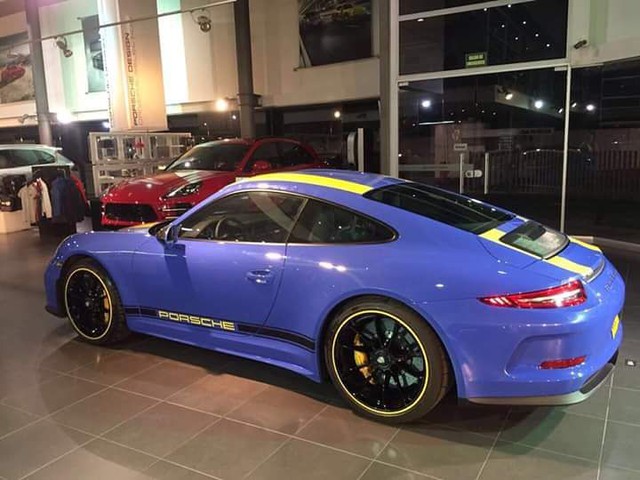 Diện kiến 1 trong 2 chiếc Porsche 911 R sơn màu xanh dương Maritime Blue trên thế giới - Ảnh 1.