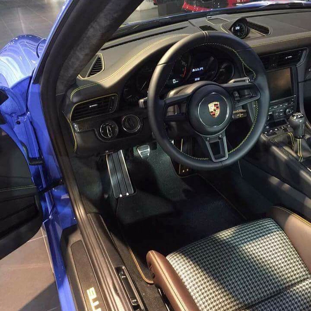 Diện kiến 1 trong 2 chiếc Porsche 911 R sơn màu xanh dương Maritime Blue trên thế giới - Ảnh 2.