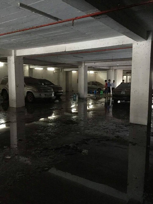 Mưa lớn kéo dài tại Bà Rịa - Vũng Tàu khiến hàng loạt ô tô chết đuối trong hầm chung cư - Ảnh 5.