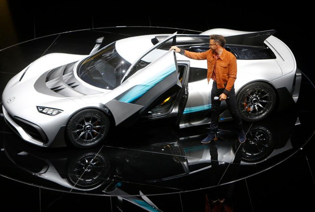 Tay đua Lewis Hamilton bỏ ra hơn 123 tỷ Đồng để mua 2 cực phẩm Mercedes-AMG Project One - Ảnh 4.