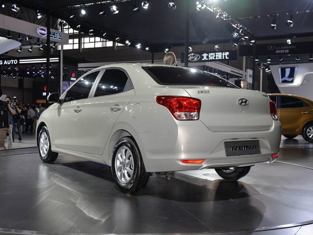 Phiên bản bình dân của Hyundai Accent được bày bán với giá chưa đến 180 triệu Đồng - Ảnh 7.