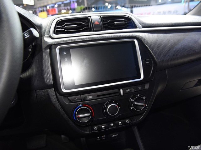 Phiên bản bình dân của Hyundai Accent được bày bán với giá chưa đến 180 triệu Đồng - Ảnh 9.