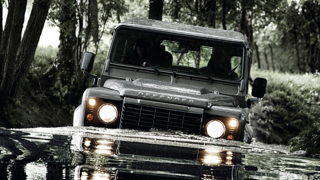 Tỷ phú Anh muốn hồi sinh xe việt dã huyền thoại Land Rover Defender - Ảnh 1.