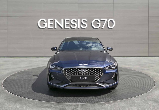 Đây là diện mạo bằng xương, bằng thịt của sedan thể thao Genesis G70 mới ra mắt - Ảnh 5. Đây là diện mạo bằng xương, bằng thịt của sedan thể thao Genesis G70 mới ra mắt - Ảnh 5.