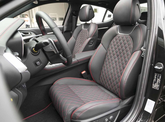 Đây là diện mạo bằng xương, bằng thịt của sedan thể thao Genesis G70 mới ra mắt - Ảnh 11. Đây là diện mạo bằng xương, bằng thịt của sedan thể thao Genesis G70 mới ra mắt - Ảnh 11.