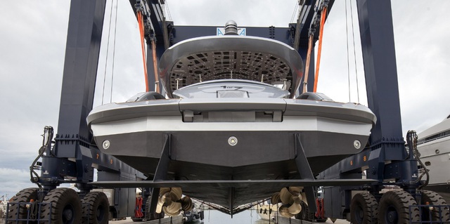 Cận cảnh siêu du thuyền mới hạ thủy trị giá 380 tỷ Đồng của Porsche - Ảnh 1.