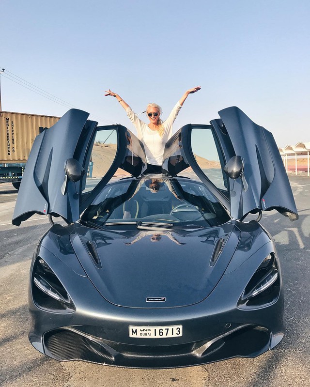 Hot girl tóc vàng đốt lốp siêu xe McLaren 720S khiến cánh mày râu tròn mắt - Ảnh 4. Hot girl tóc vàng đốt lốp siêu xe McLaren 720S khiến cánh mày râu tròn mắt - Ảnh 4.