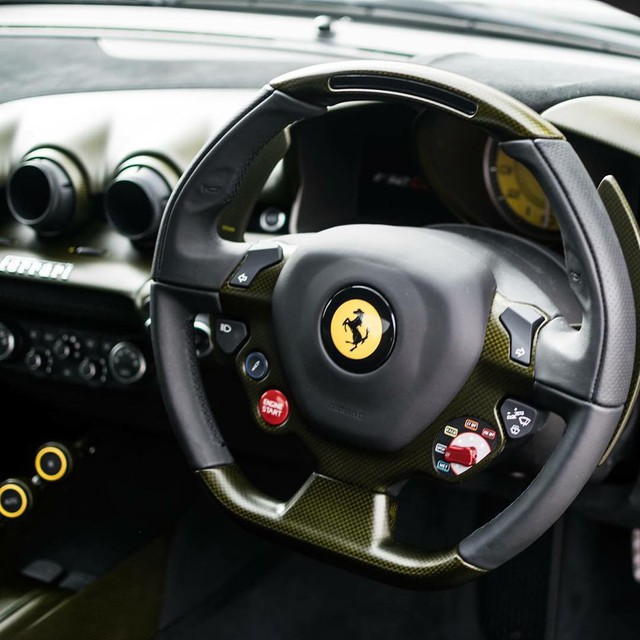 Làm quen với quái vật Ferrari F12tdf màu xanh lục nhám tuyệt đẹp - Ảnh 3.