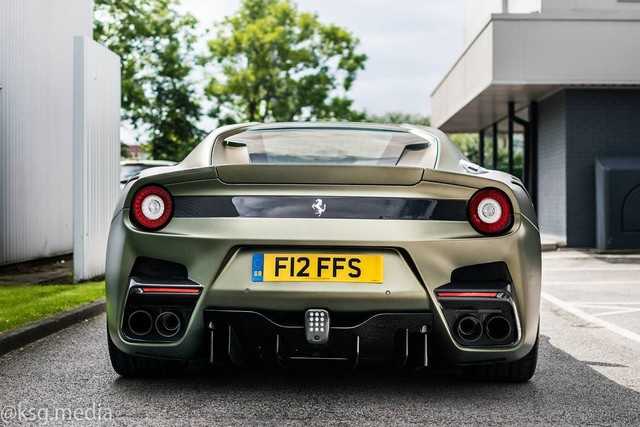 Làm quen với quái vật Ferrari F12tdf màu xanh lục nhám tuyệt đẹp - Ảnh 7.