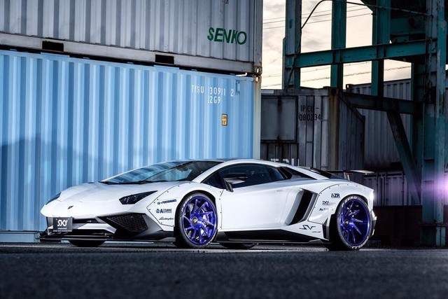 Gói độ thân rộng của Liberty Walk đưa Lamborghini Aventador SV lên một tầm cao mới - Ảnh 1.