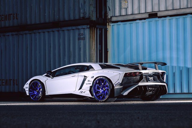 Gói độ thân rộng của Liberty Walk đưa Lamborghini Aventador SV lên một tầm cao mới - Ảnh 3.