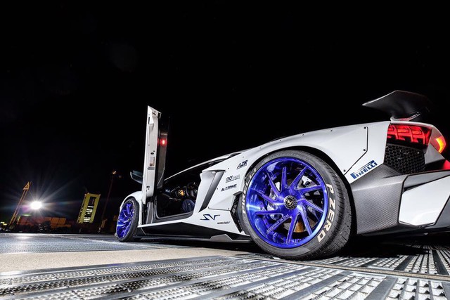 Gói độ thân rộng của Liberty Walk đưa Lamborghini Aventador SV lên một tầm cao mới - Ảnh 7.