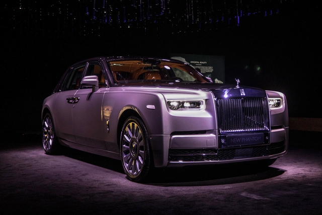 Xe siêu sang Rolls-Royce Phantom 2018 có giá khởi điểm lên gần 744.000 USD - Ảnh 1.