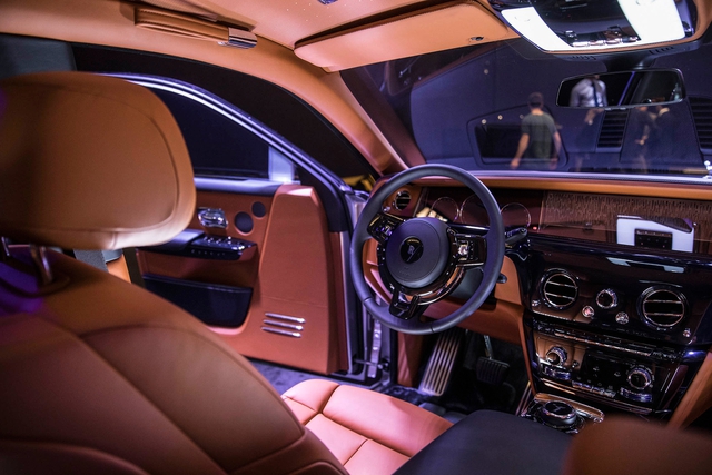 Xe siêu sang Rolls-Royce Phantom 2018 có giá khởi điểm lên gần 744.000 USD - Ảnh 8. Xe siêu sang Rolls-Royce Phantom 2018 có giá khởi điểm lên gần 744.000 USD - Ảnh 8.