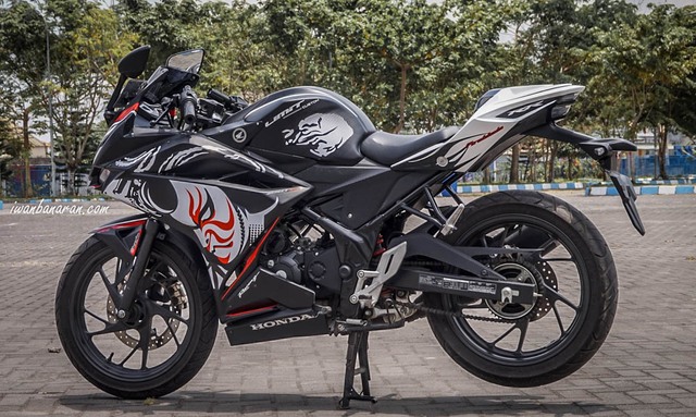 Honda CB150R StreetFire được lên đồ để giống CBR250RR phiên bản đặc biệt - Ảnh 3. Honda CB150R StreetFire được lên đồ để giống CBR250RR phiên bản đặc biệt - Ảnh 3.