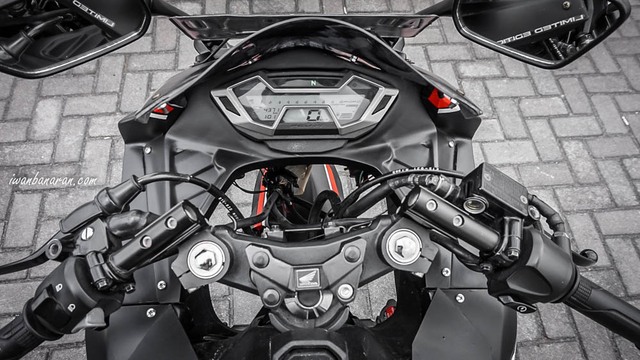 Honda CB150R StreetFire được lên đồ để giống CBR250RR phiên bản đặc biệt - Ảnh 5. Honda CB150R StreetFire được lên đồ để giống CBR250RR phiên bản đặc biệt - Ảnh 5.