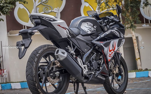 Honda CB150R StreetFire được lên đồ để giống CBR250RR phiên bản đặc biệt - Ảnh 6. Honda CB150R StreetFire được lên đồ để giống CBR250RR phiên bản đặc biệt - Ảnh 6.