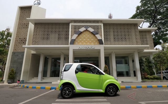 Trong khi người Việt đang ngóng chờ xe Vinfast thì một trường ở Indonesia đã phát triển được ô tô giá 6.000 USD - Ảnh 3.
