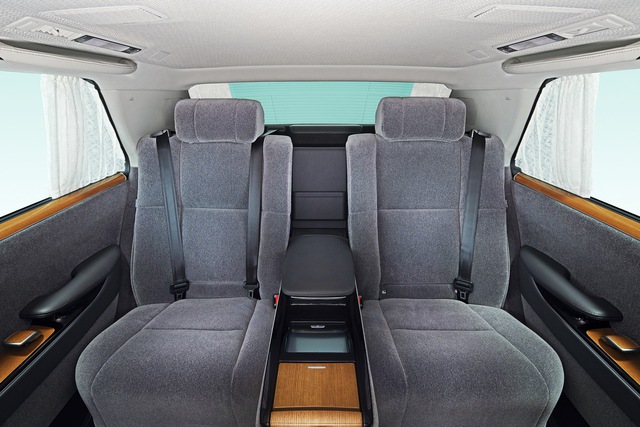 Toyota Century 2018 - Limousine 4 cửa, 4 chỗ mang kiểu dáng hoài cổ - Ảnh 4.