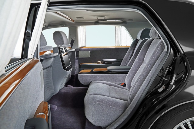 Toyota Century 2018 - Limousine 4 cửa, 4 chỗ mang kiểu dáng hoài cổ - Ảnh 7.