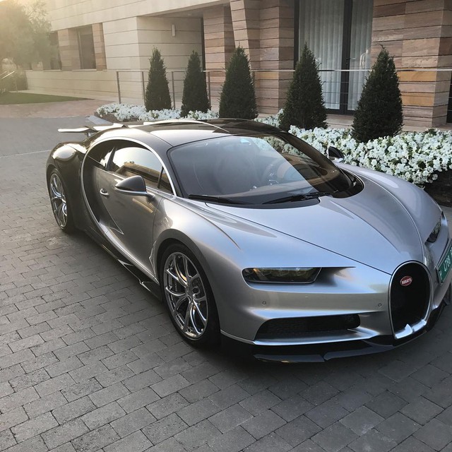 Cristiano Ronaldo khoe video quay cận cảnh siêu phẩm Bugatti Chiron mới tậu - Ảnh 2. Cristiano Ronaldo khoe video quay cận cảnh siêu phẩm Bugatti Chiron mới tậu - Ảnh 2.