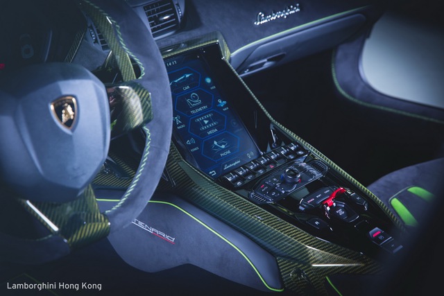 Mãn nhãn với Lamborghini Centenario màu xanh cốm nhám tuyệt đẹp của đại gia châu Á - Ảnh 5.