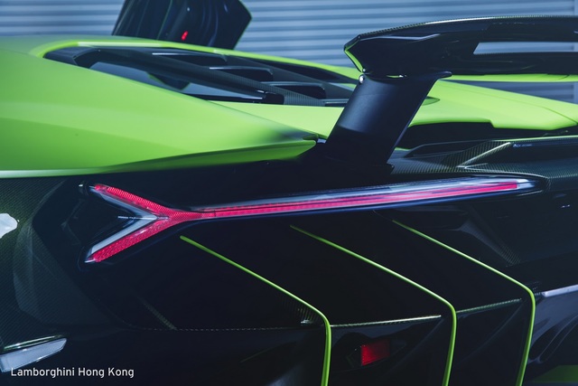 Mãn nhãn với Lamborghini Centenario màu xanh cốm nhám tuyệt đẹp của đại gia châu Á - Ảnh 6.