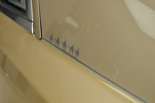 Cận cảnh xe siêu sang Rolls-Royce Ghost mang cảm hứng ốc đảo trên sa mạc - Ảnh 4.
