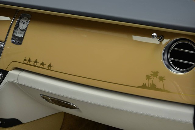 Cận cảnh xe siêu sang Rolls-Royce Ghost mang cảm hứng ốc đảo trên sa mạc - Ảnh 10.