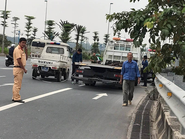 Tập thể dục gần cầu Nhật Tân, 2 phụ nữ bị xe cứu hộ tông chết - Ảnh 2.