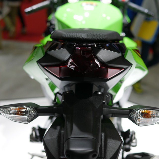 Cận cảnh thiết kế bằng xương, bằng thịt của Kawasaki Ninja 400 2018 mới ra mắt - Ảnh 9.