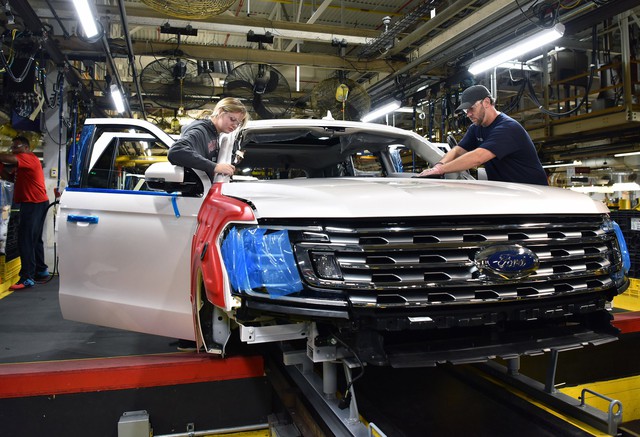 SUV 8 chỗ Ford Expedition 2018 lên dây chuyền sản xuất, sẵn sàng cạnh tranh Toyota Sequoia - Ảnh 1.