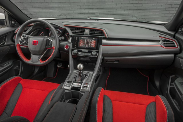 Xe hiệu suất cao Honda Civic Type R tăng giá ở phiên bản 2018 - Ảnh 2. Xe hiệu suất cao Honda Civic Type R tăng giá ở phiên bản 2018 - Ảnh 2.