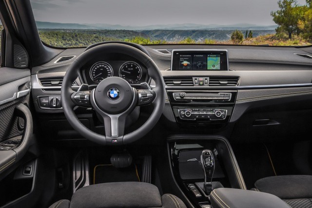 BMW mời gọi khách đặt mua SUV hạng sang X2 mới tại Đông Nam Á - Ảnh 4.