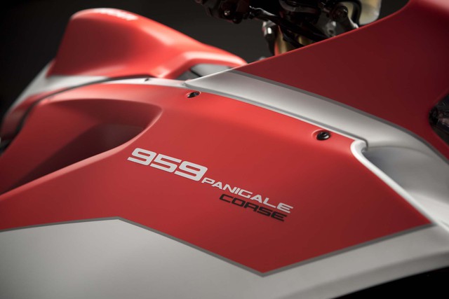 Ducati 959 Panigale Corse 2018: Nhẹ hơn và nhiều đồ chơi hàng hiệu hơn - Ảnh 9.