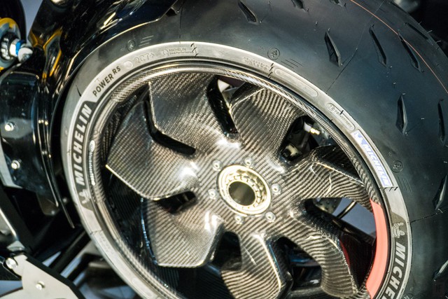 Cận cảnh mô tô chỉ có đúng 23 chiếc do hãng xe của tài tử Keanu Reeves sản xuất - Ảnh 9.