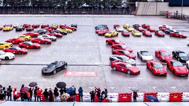 "Siêu phẩm" Ferrari LaFerrari mui trần đầu tiên xuất hiện tại Hồng Kông