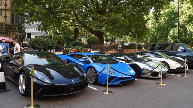 Bugatti Chiron cùng dàn siêu xe "khủng" của các đại gia Ả Rập "náo loạn" tại London
