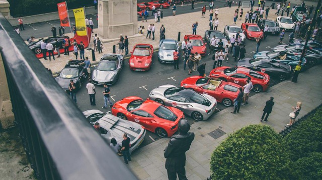 "Mãn nhãn" với cảnh 70 chiếc siêu xe Ferrari đẹp nhất cùng nhau tụ tập