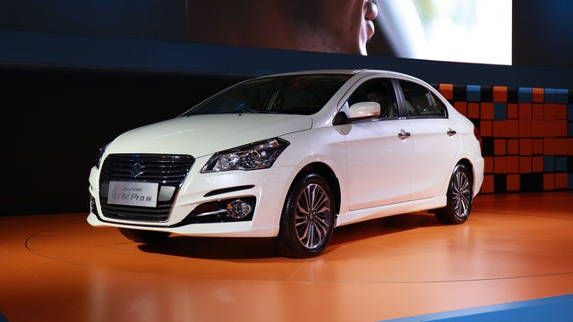 Sedan giá rẻ Suzuki Ciaz 2017 chính thức được vén màn