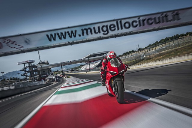 Ducati Panigale V4 - Siêu mô tô mạnh nhất lịch sử - Ảnh 5.