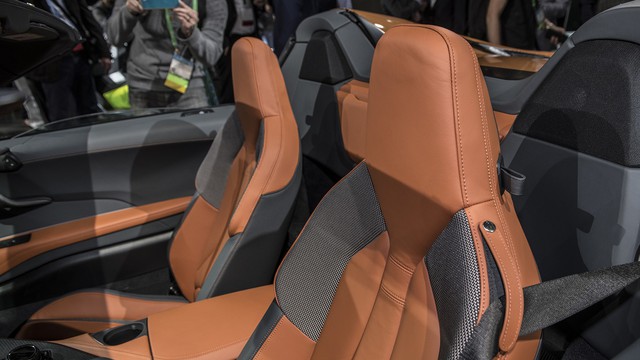 BMW i8 Roadster chính thức trình làng, bổ sung thêm sức mạnh - Ảnh 13.