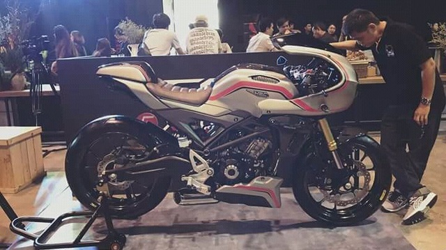Cận cảnh phiên bản độ chính hãng của naked bike Honda CB150R ExMotion
