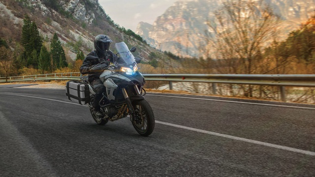Benelli TRK 502 2017 sắp ra mắt Việt Nam với giá hấp dẫn