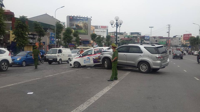 Hà Nội: "Xe điên" Toyota Fortuner gây tai nạn liên hoàn khiến 3 người bị thương